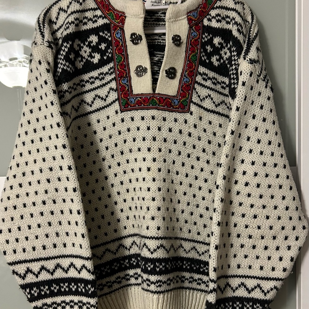 Authentic Scandinavian vintage wool sweater. Unisex style